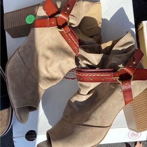 Stylish Tan and Red Women's Ankle Boots